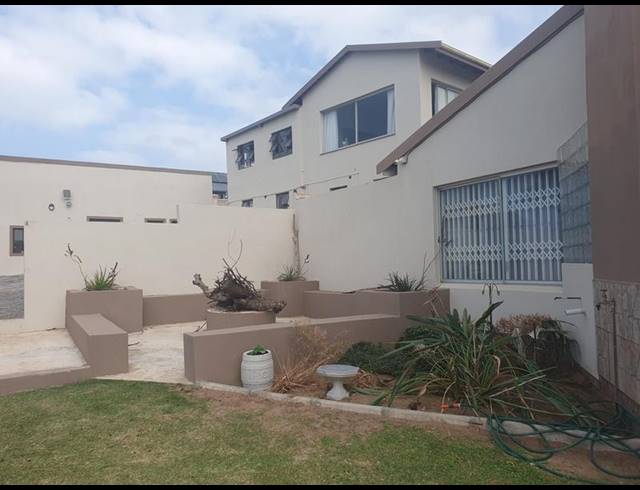 4 BEDROOM HOUSE FOR SALE IN MANABA BEACH